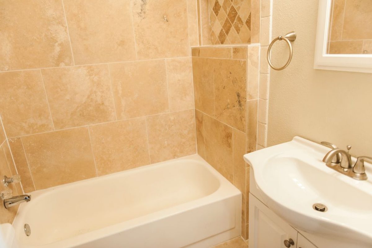 Tub and travertine surround.